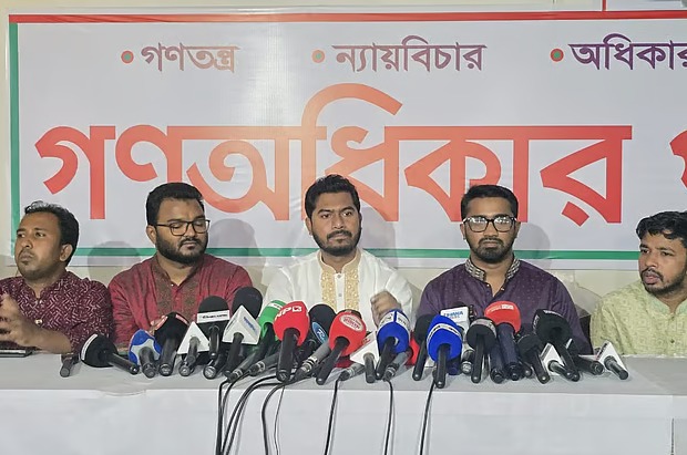 সংবাদ সম্মেলনে কথা বলছেন রাশেদ খান। সংগৃহীত ছবি