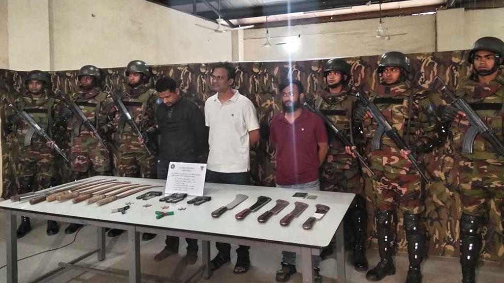 ঢাকার বসিলা ক্যাম্পে সংবাদ সম্মেলন করেন ২৩ ইস্ট বেঙ্গল রেজিমেন্টের অধিনায়ক লেফটেন্যান্ট কর্নেল নাজিম আহমেদ। ছবি: সংগৃহীত