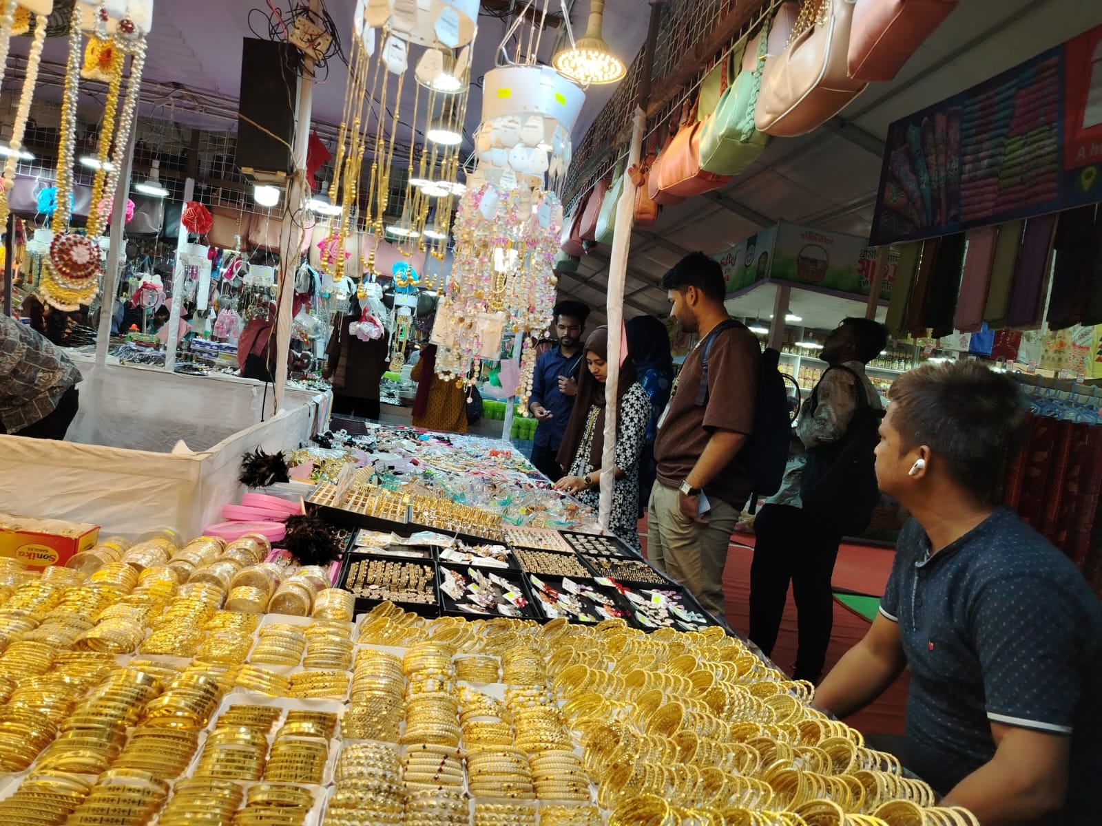 মোহাম্মদপুরে মা-মেয়েকে কুপিয়ে হত্যা