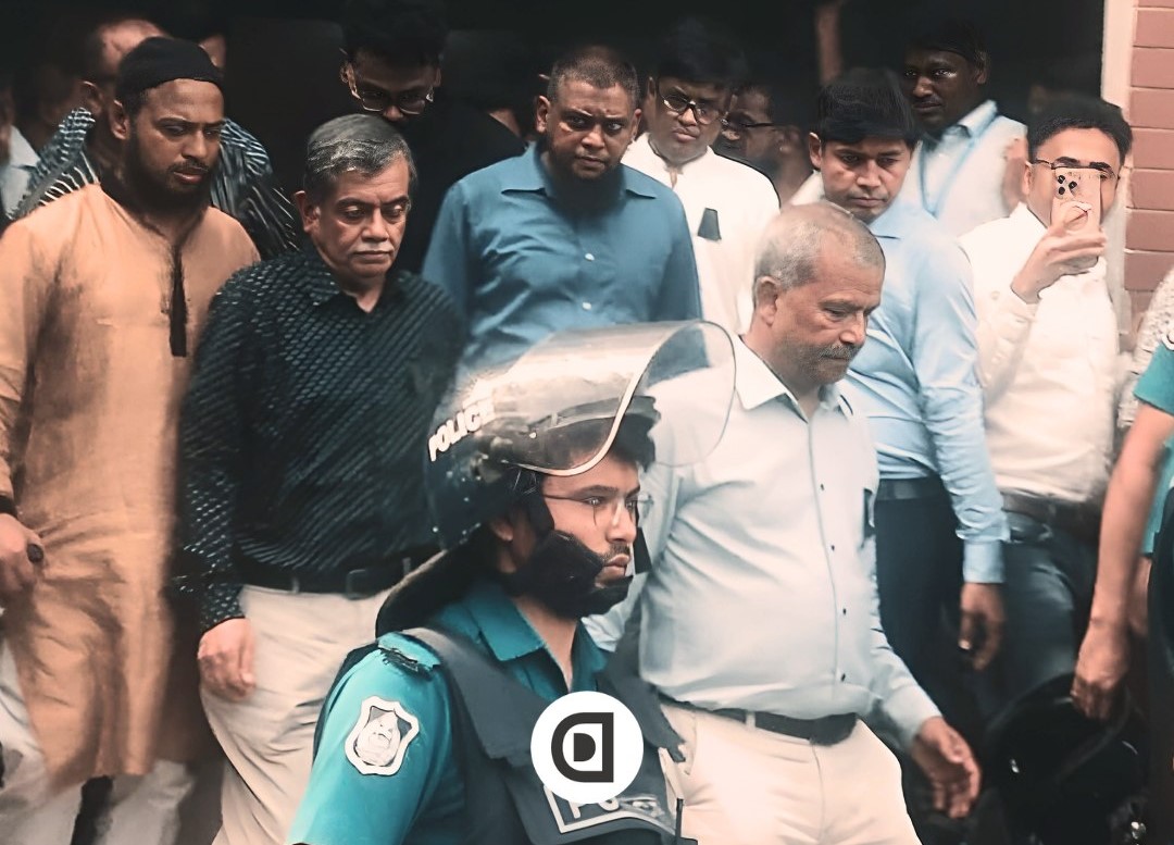 পুলিশি প্রহরায় দুই উপদেষ্টার মাইলস্টোন কলেজ ত্যাগ, আবার অবরুদ্ধ মেট্রোস্টেশনের সামনে