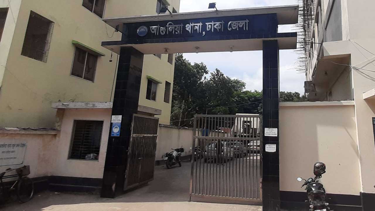 আশুলিয়ায় অস্ত্র ঠেকিয়ে ৩০টি গরুসহ ট্রাক ডাকাতি, ট্রাক উদ্ধার