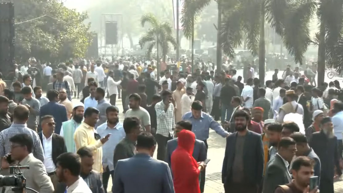 সংসদ ভবনে প্রবেশ করছেন নবনির্বাচিত সংসদ সদস্যরা