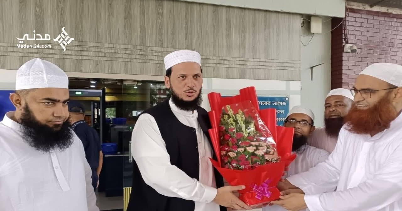 আবু সায়েম খালেদের নারায়ণগঞ্জের মাদ্রাসায় গত আগস্টে এসেছিলেন আজাদ কাশ্মীরের তথ্যমন্ত্রী পীর মাযহার সাঈদ শাহ। সংগৃহীত ছবি