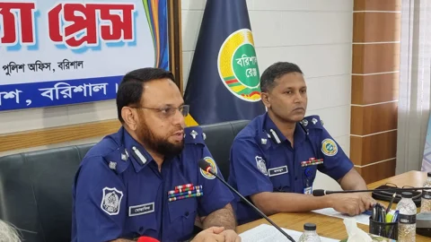 বরিশাল জেলা পুলিশের সংবাদ সম্মেলন। সংগৃহীত ছবি 