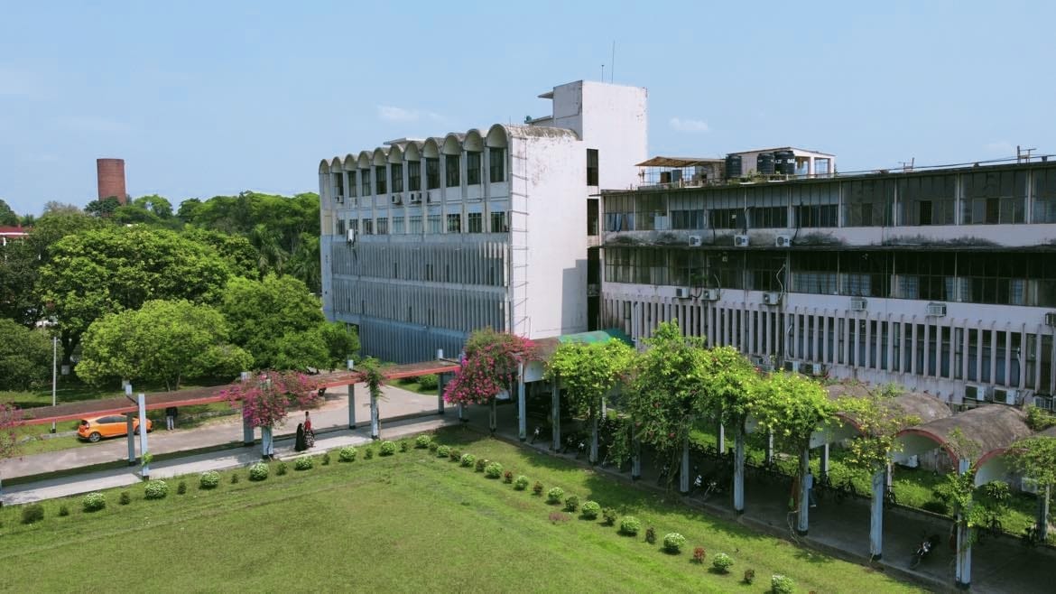 বাকৃবি অনির্দিষ্টকালের জন্য বন্ধ ঘোষণা, ছাড়তে হবে হল