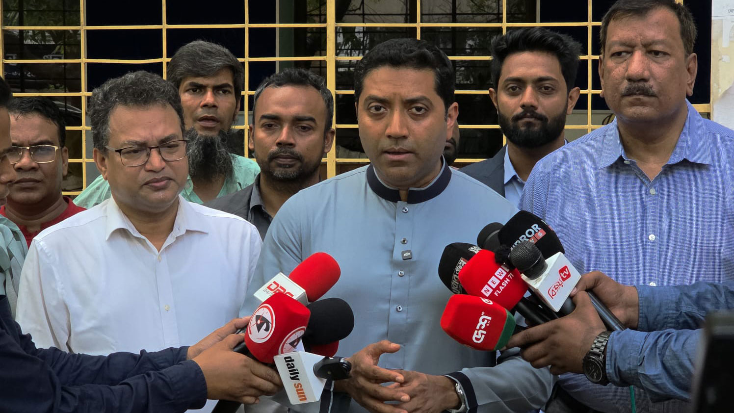 পরিদর্শন শেষে সাংবাদিকদের সঙ্গে কথা বলেন প্রতিমন্ত্রী