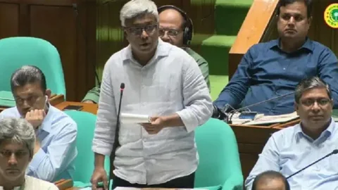 জাতীয় সংসদ অধিবেশনে বিদ্যুৎ, জ্বালানি ও খনিজসম্পদ প্রতিমন্ত্রী অনিন্দ্য ইসলাম অমিত। ছবি: সংগৃহীত