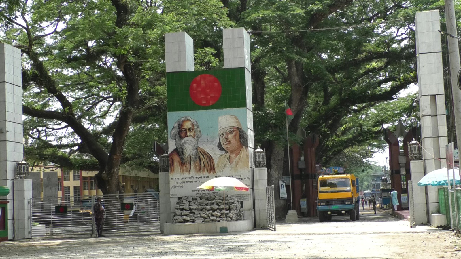 বেনাপোলে রাজস্ব ফাঁকির চেষ্টা, ৪ সিঅ্যান্ডএফের লাইসেন্স স্থগিত