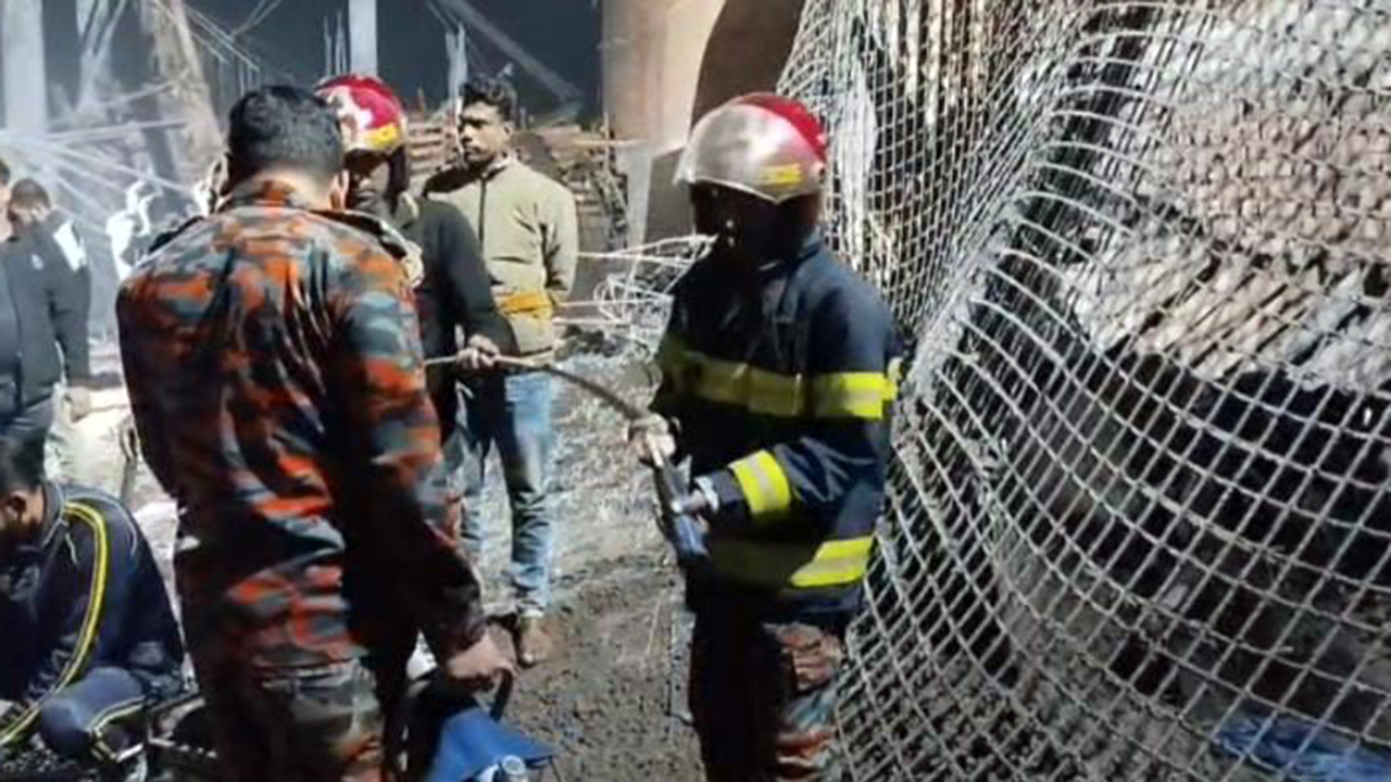 বগুড়ায় নির্মাণাধীন হিমাগারের ছাদ ধসে শ্রমিক নিহত