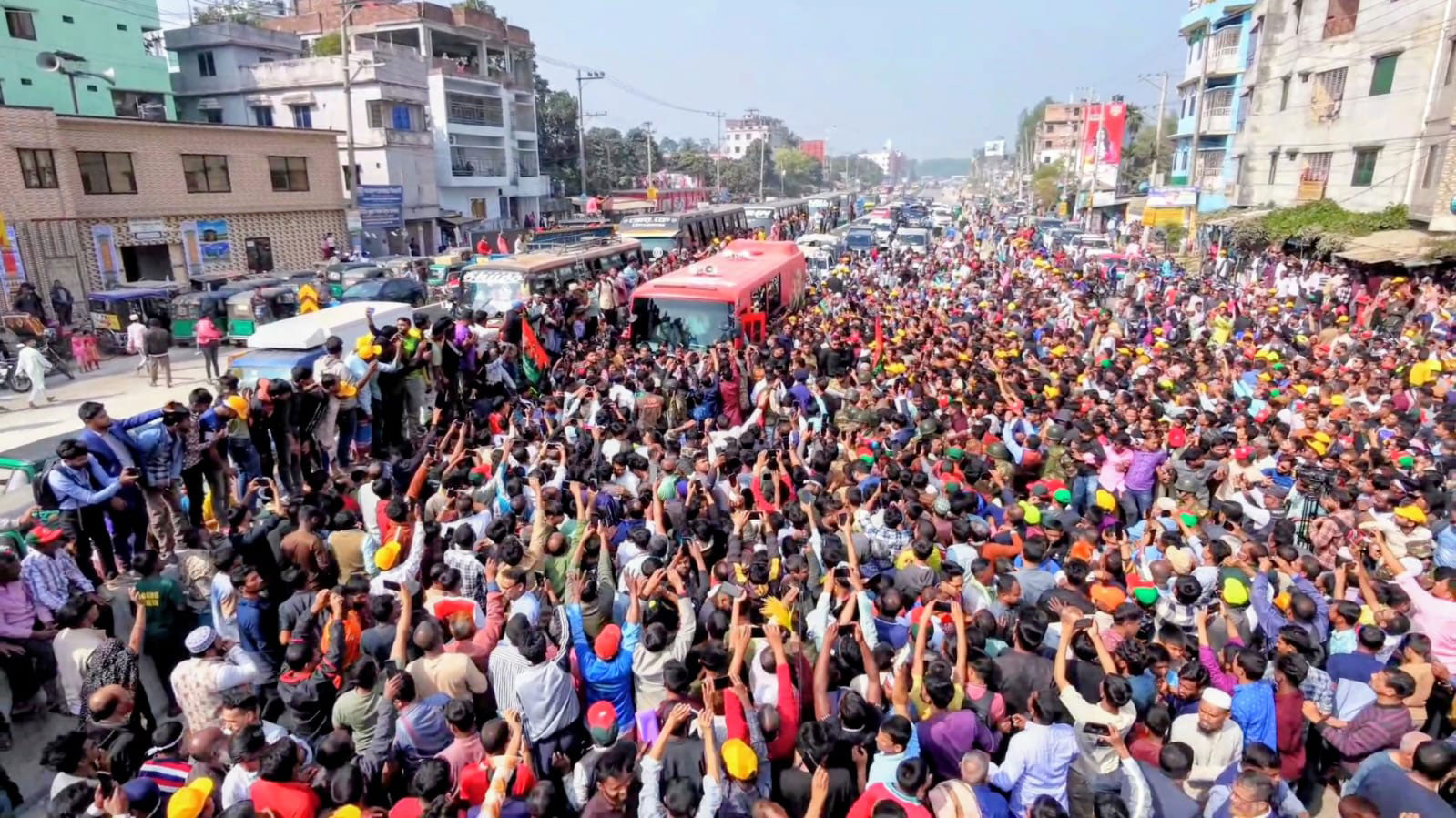 ‘আমি তো ঘরের ছেলে আবার আসব’, বগুড়া থেকে যাওয়ার সময় তারেক রহমান
