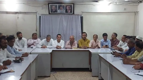 নয়াপল্টন কেন্দ্রীয় কার্যালয়ে বিএনপির ভারপ্রাপ্ত মহাসচিব রুহুল কবির রিজভী। ছবি: সংগৃহীত