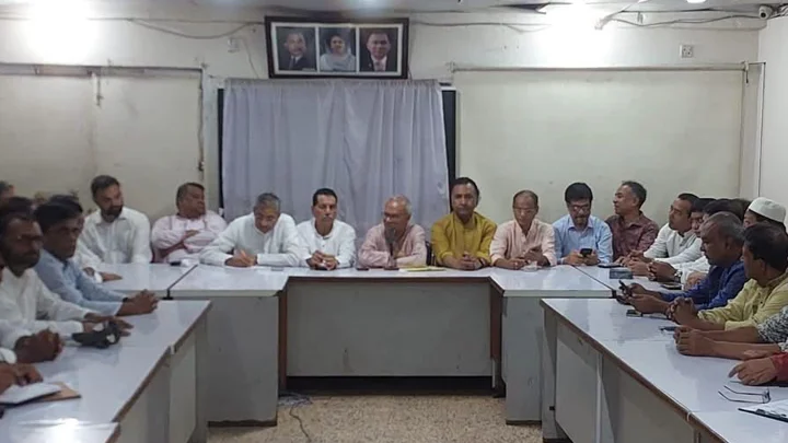 নয়াপল্টন কেন্দ্রীয় কার্যালয়ে বিএনপির ভারপ্রাপ্ত মহাসচিব রুহুল কবির রিজভী। ছবি: সংগৃহীত