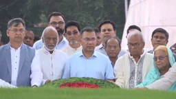 জিয়াউর রহমান ও খালেদা জিয়ার কবরে প্রধানমন্ত্রীর শ্রদ্ধা