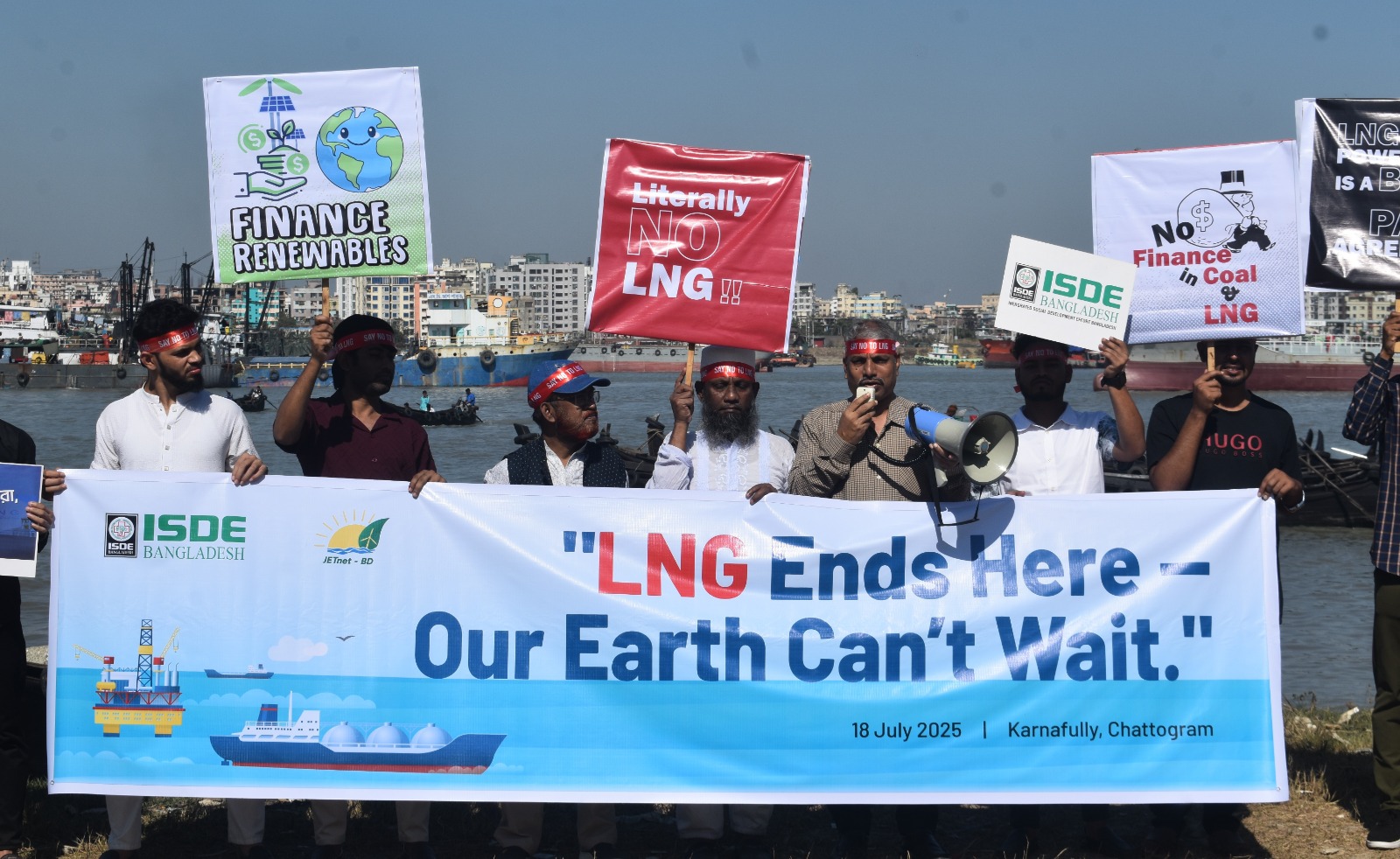 কর্ণফুলীর পাড়ে এলএনজি আমদানির পরিবর্তে সৌরবিদ্যুৎ উৎপাদনের দাবিতে পদযাত্রা