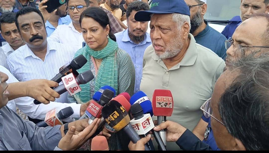 সিলেটে উপদেষ্টা সৈয়দা রিজওয়ানা হাসান ও মুহাম্মদ ফাওজুল কবির খান। সংগৃহীত ছবি