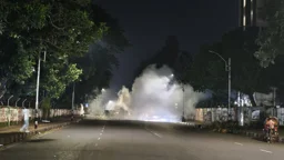 ঢাকা বিশ্ববিদ্যালয়ে তিন ককটেল বিস্ফোরণ
