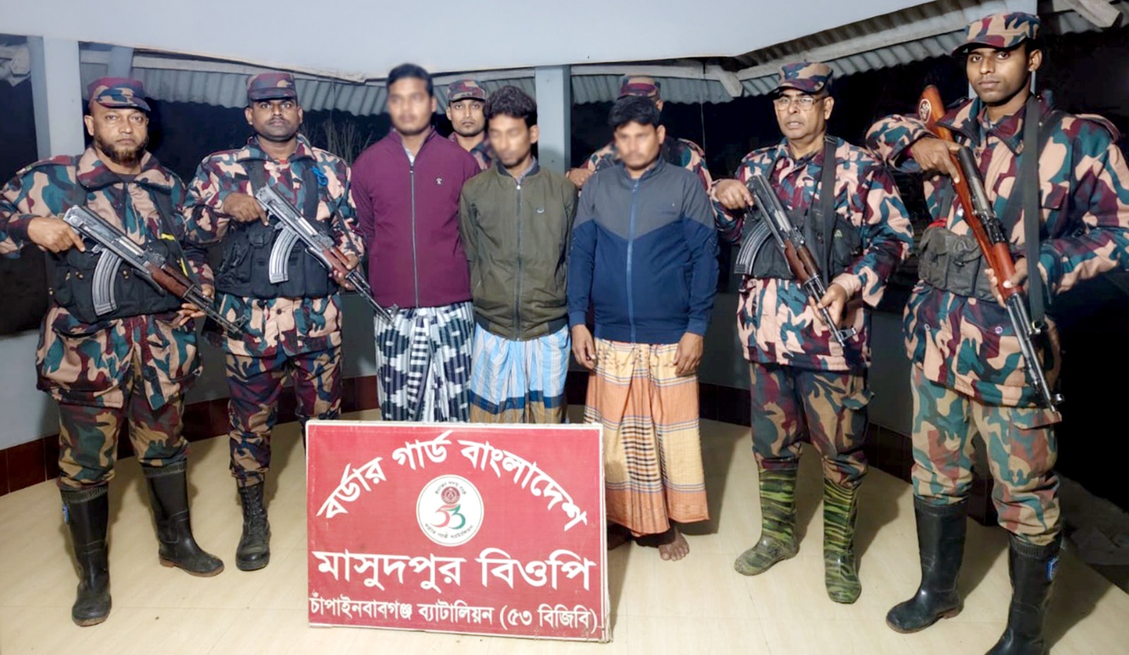 ফোন চুরির অভিযোগে কিশোরকে গাছে বেঁধে মারধর