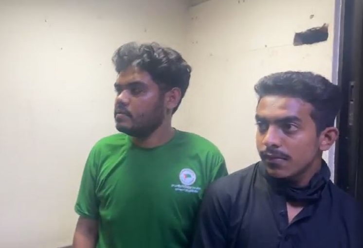 নির্বাচনী সমাবেশ থেকে অস্ত্রসহ দুজন আটকে জামায়াতের উদ্বেগ, পুলিশ বলছে ডাকাতি