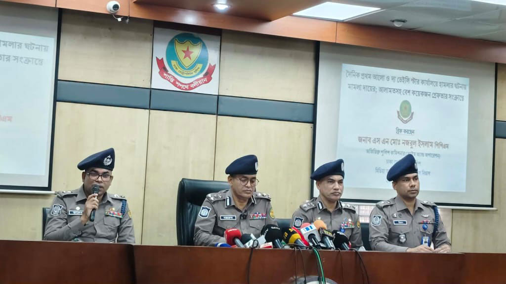 দুই গণমাধ্যম কার্যালয়ে হামলা: গ্রেপ্তার ১৭, শনাক্ত ৩১