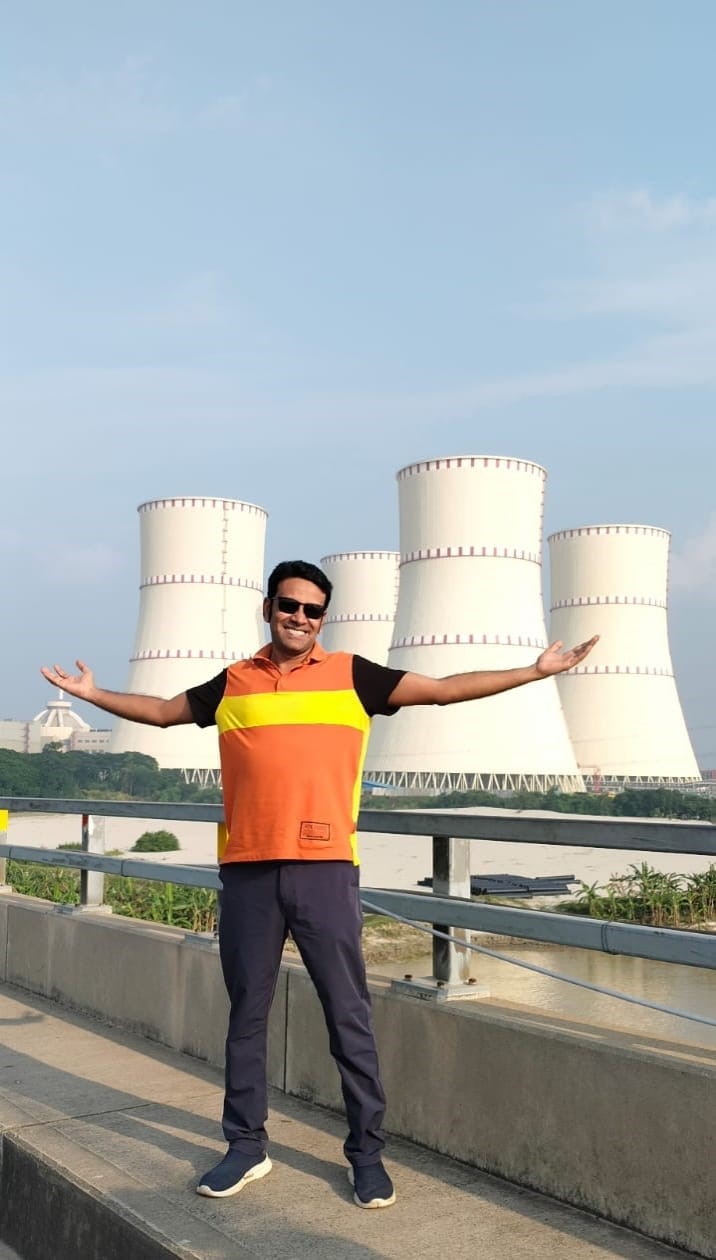 আকাশছোঁয়া ক্রেন, বিশাল কংক্রিটের কাঠামো, দিগন্তজুড়ে কর্মযজ্ঞ। ছবি লেখকের সৌজন্যে