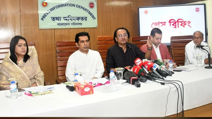 আজ পিআইডি সম্মেলন কক্ষে সরকারের বিভিন্ন কার্যক্রমের অগ্রগতি নিয়ে আয়োজিত সাপ্তাহিক ব্রিফিংয়ে কথা বলেন প্রধানমন্ত্রীর তথ্য উপদেষ্টা ডা. জাহেদ উর রহমান। ছবি: বাসস