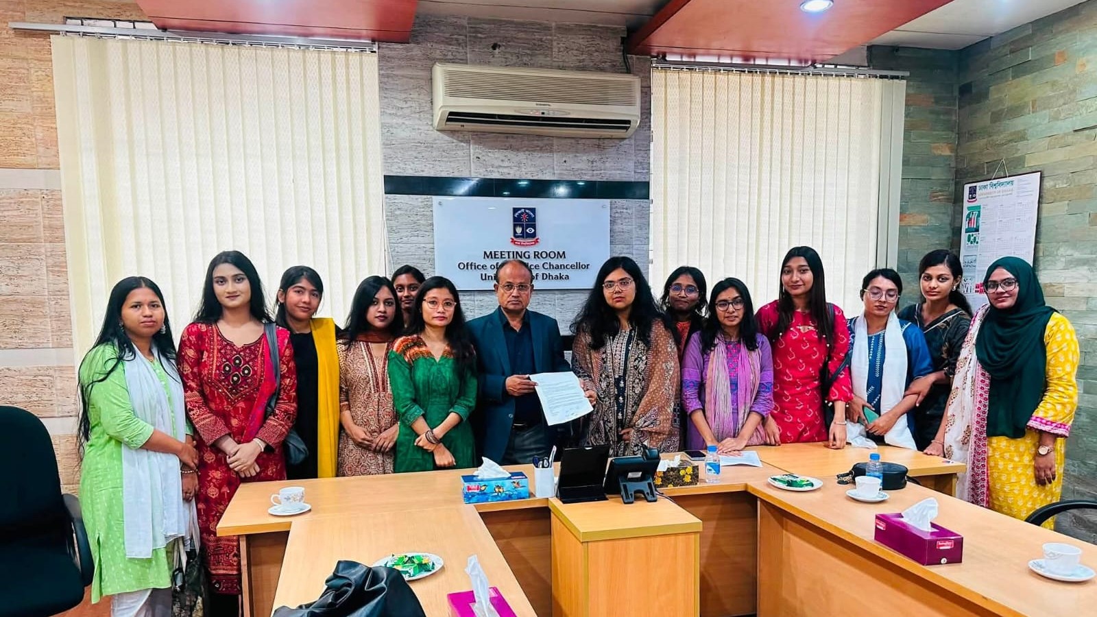 উপাচার্যের কাছে স্মারকলিপি দিয়েছে নবগঠিত ‘বৈষম্যহীন ছাত্রী হল’ প্ল্যাটফর্ম। সংগৃহীত ছবি