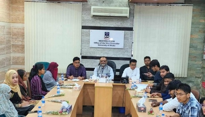 গত ১৪ সেপ্টেম্বর ডাকসুর নবনির্বাচিত কার্যনির্বাহী পরিষদের প্রথম সভা অনুষ্ঠিত হয়। ছবি: সংগৃহীত