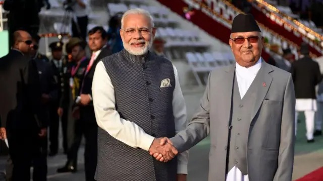 ভারতের প্রধানমন্ত্রী নরেন্দ্র মোদির সঙ্গে কেপি শর্মা অলি। সংগৃহীত ছবি