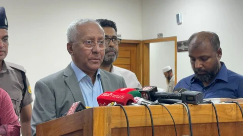 নির্বাচন কমিশন সচিবালয়ের সিনিয়র সচিব আখতার আহমেদ। ছবি: সংগৃহীত