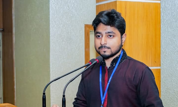 বৈরী আবহওয়ায় সমুদ্রে ভেসে গেলেন চবির দুই ছাত্র, একজনের মৃত্যু