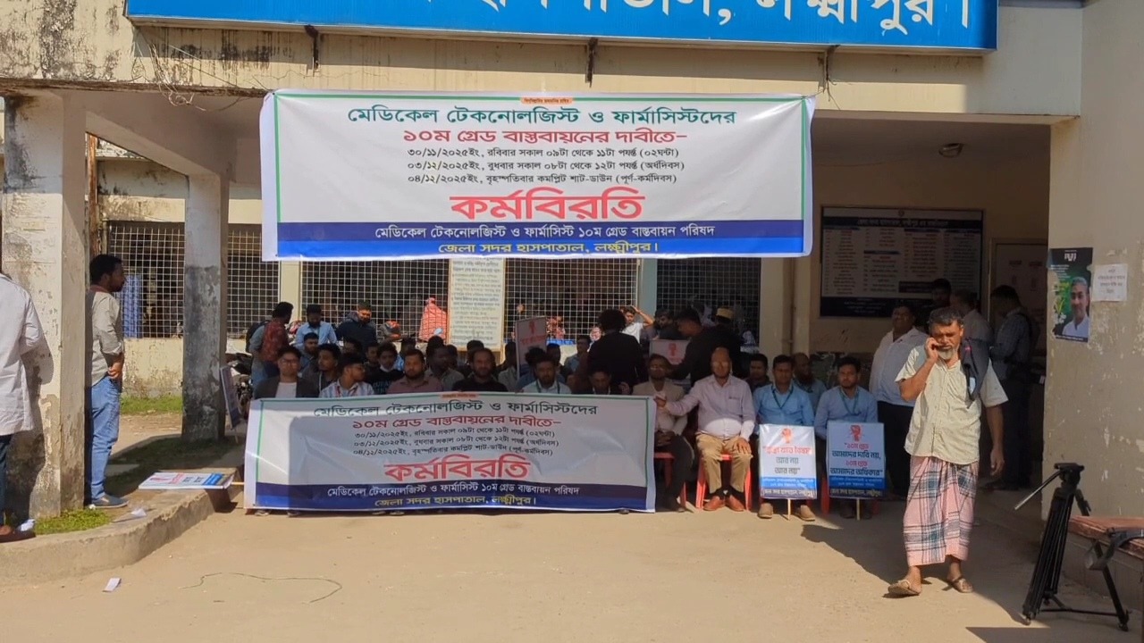 হাসপাতালে গিয়ে খালেদা জিয়ার স্বাস্থ্যের খোঁজ নিলেন তিন বাহিনীর প্রধানরা