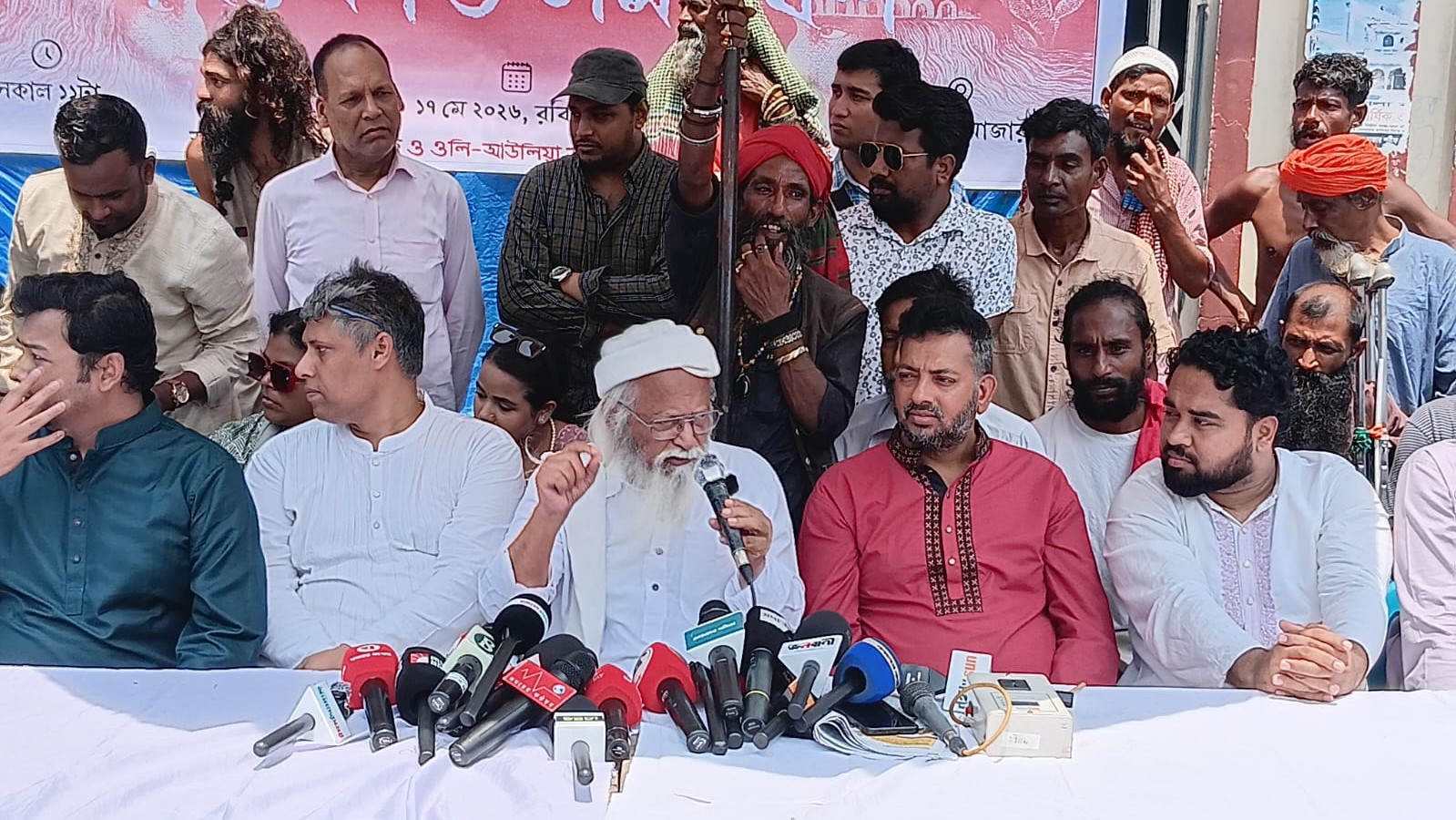 মাজারে ইজারা ব্যবস্থা বন্ধের দাবি ফরহাদ মজহারের