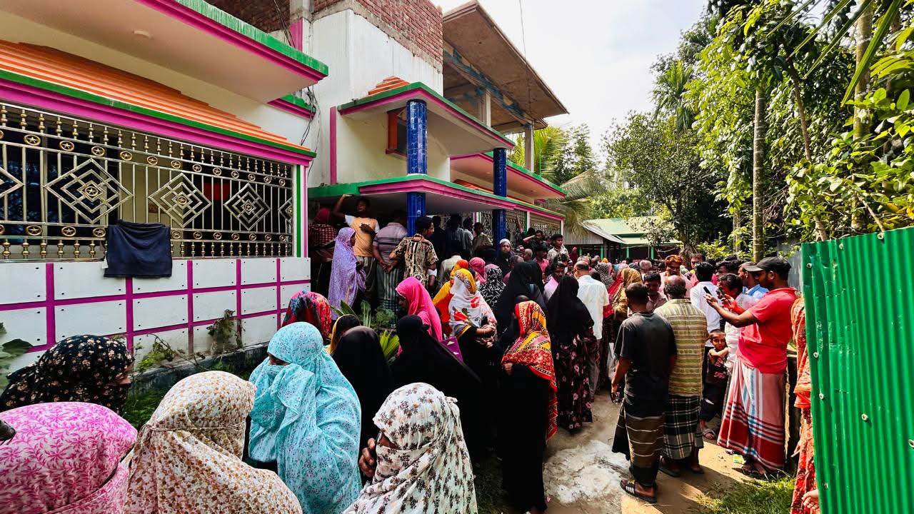 গাজীপুরে একই পরিবারের ৫ জনকে গলা কেটে হত্যা