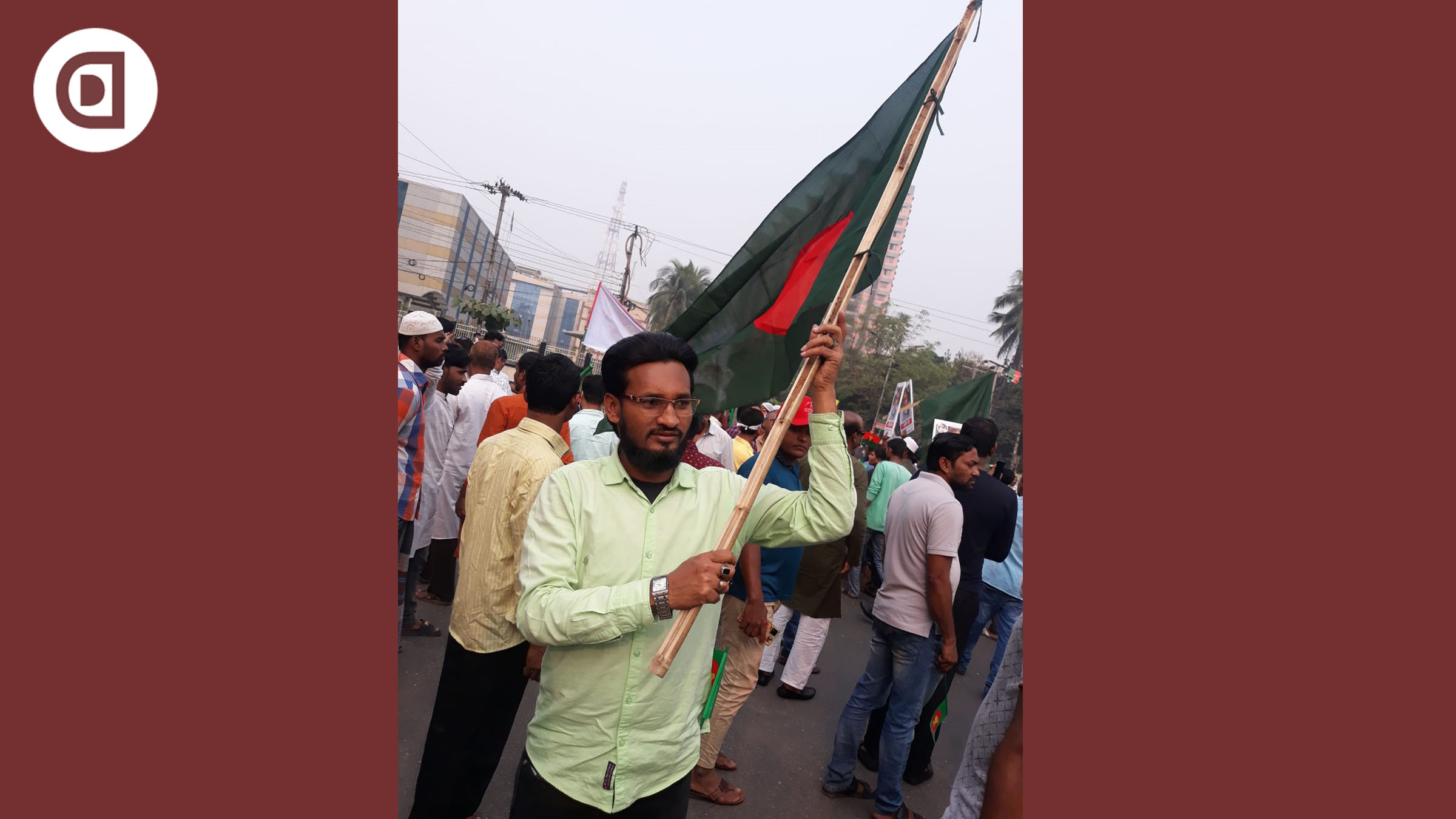 গুরুতর আহত হওয়ার পর দিনই ৫ আগস্ট বিজয় মিছিলে জামাল গাজী। সংগৃহীত ছবি