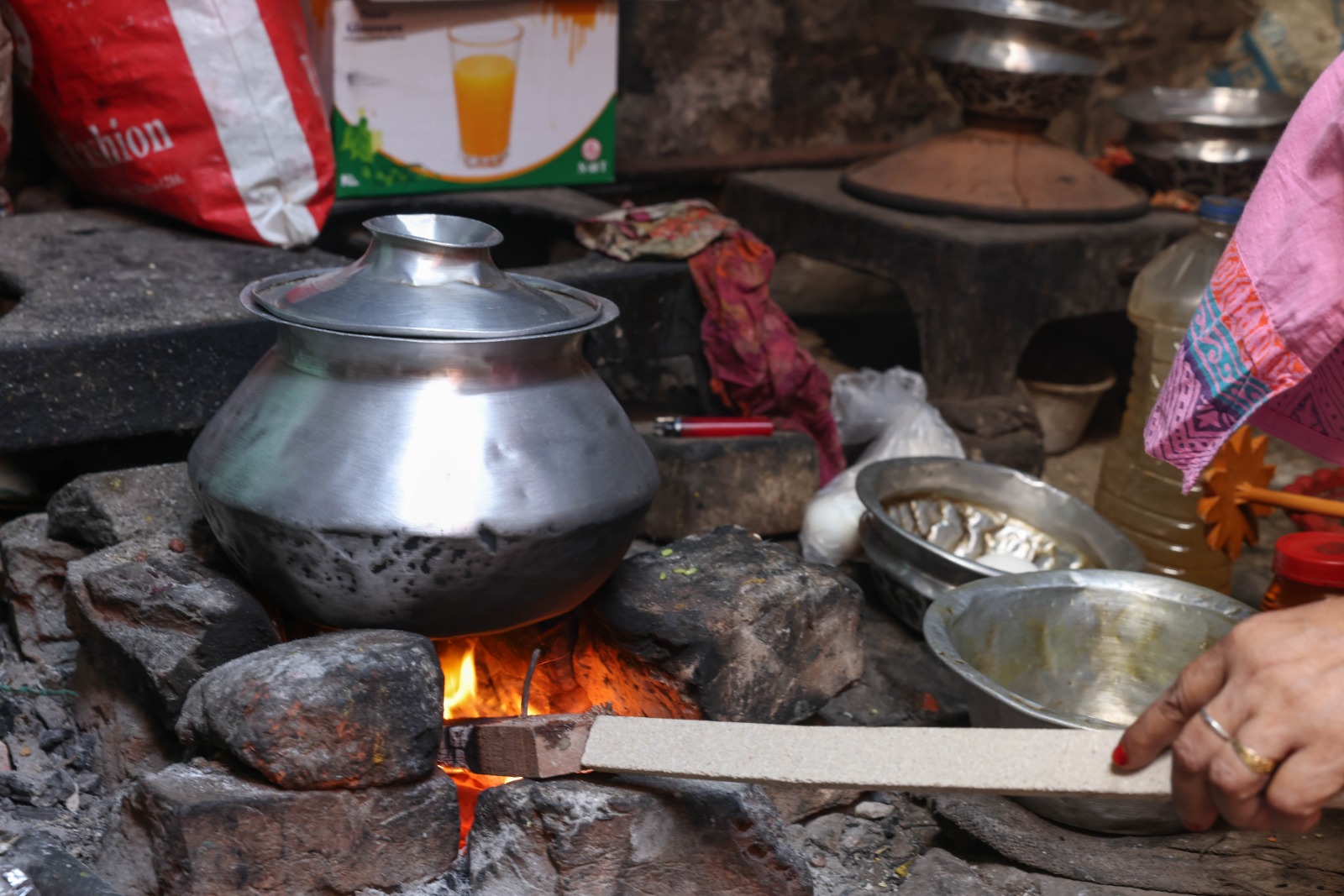 গত চার মাস গ্যাস নেই আমিন বাজারে। ছবি: আশরাফুল আলম