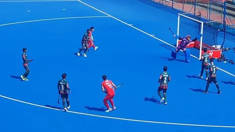 দক্ষিণ কোরিয়ার বিপক্ষে ৫-০ গোলে হারে বাংলাদেশ। ছবি: বিওএ