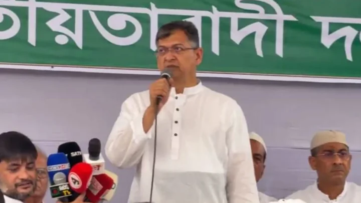 পবিত্র ঈদে মিলাদুন্নবী (সা.) উপলক্ষে আয়োজিত দোয়া ও আলোচনা অনুষ্ঠানে স্বরাষ্ট্রমন্ত্রী সালাহউদ্দিন আহমদ। ছবি: ভিডিও থেকে নেওয়া