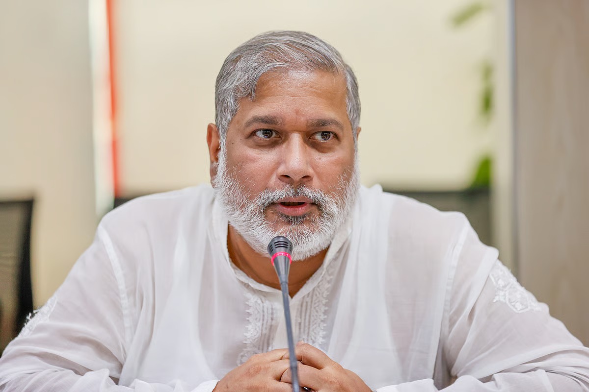 চাঁদাবাজি মামলায় সাবেক রেলমন্ত্রীর পুত্রসহ ২৯ জনের বিরুদ্ধে গ্রেপ্তারি পরোয়ানা