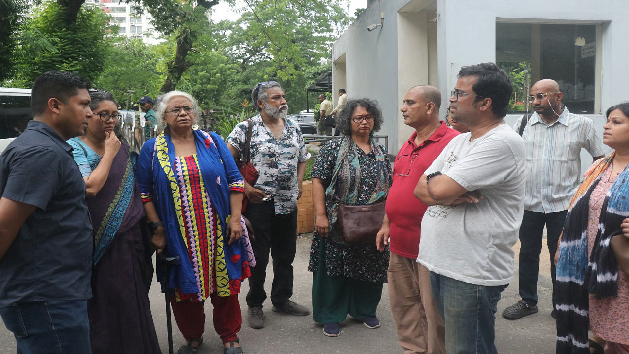 শ্বাসরুদ্ধকর পরিস্থিতি হঠাৎ ফেটে পড়ে বিজয়ের উল্লাসে