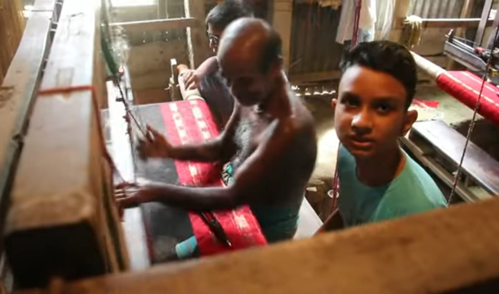ইউটিউব থেকে নেওয়া ছবি