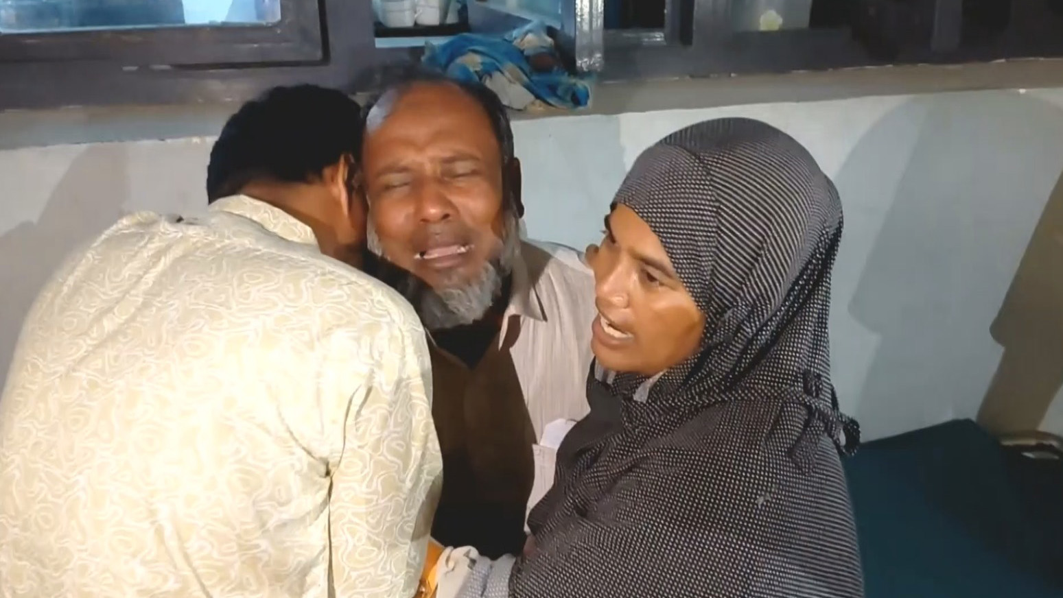 ইমরানের মৃত্যুর খবরে কান্নায় ভেঙে পড়েন স্বজন। ছবি: সংগৃহীত