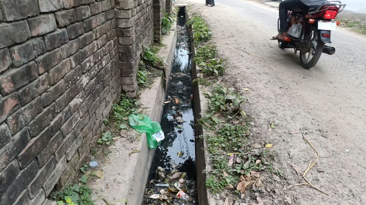 ঝিনাইদহের পৌরসভাগুলোয় মিলছে না প্রয়োজনীয় সেবা