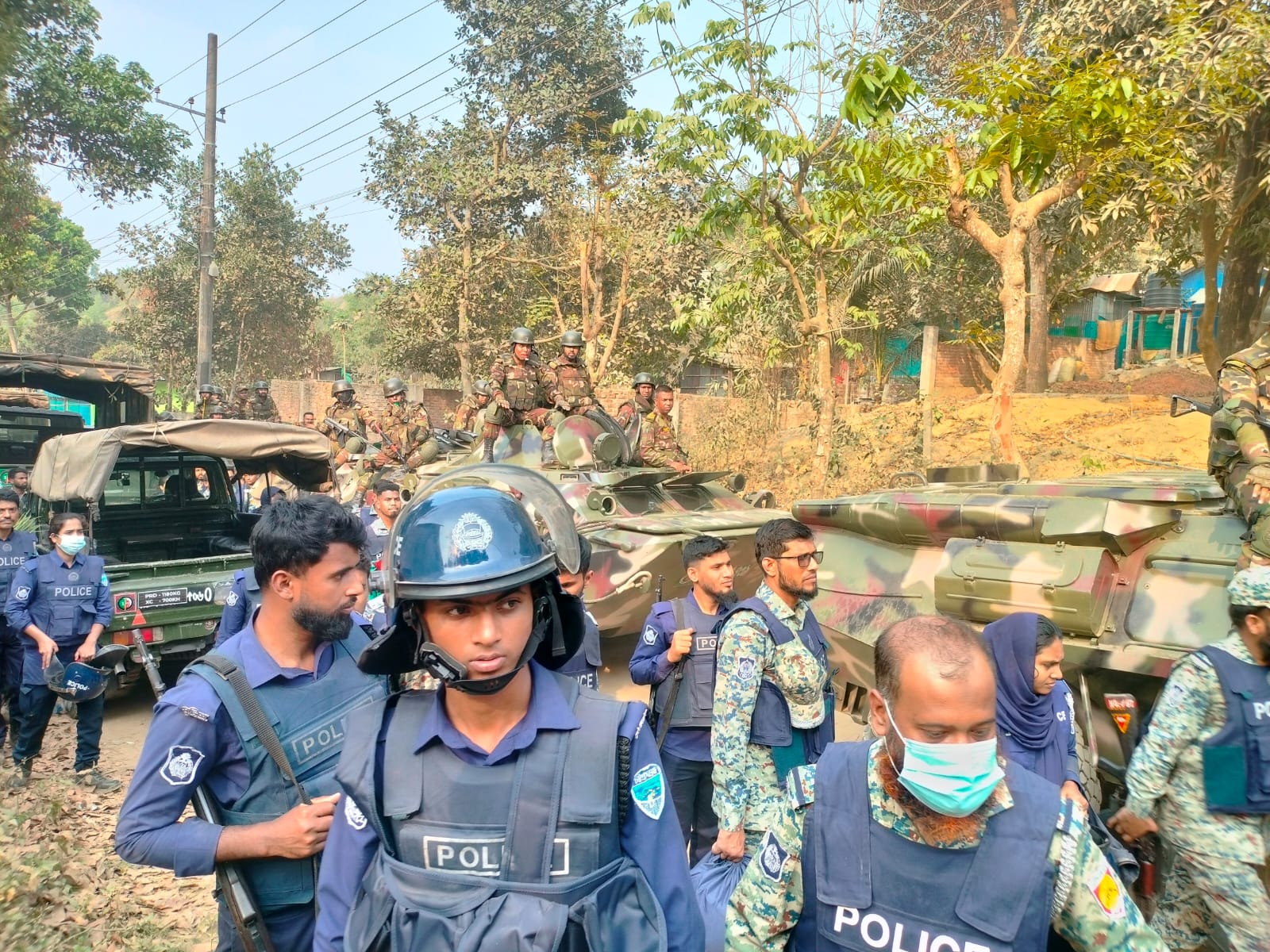 জঙ্গল সলিমপুরে আইনশৃঙ্খলা রক্ষাকারী বাহিনীর অভিযান