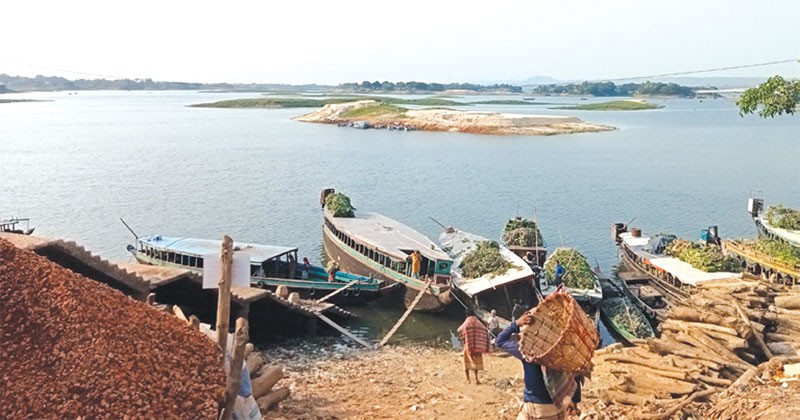 বিপন্ন পাহাড় ও দূষণে জর্জরিত কাপ্তাই হ্রদ, নির্বাচনী ইশতেহারে ‘পরিবেশ’ রক্ষার দাবি