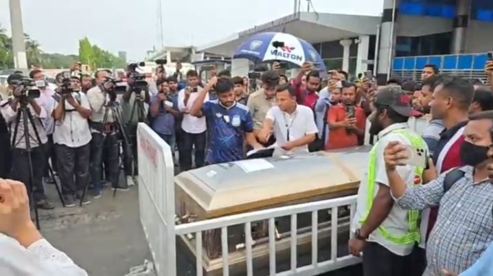 দেশে পৌঁছেছে কারিনা কায়সারের মরদেহ। ছবি: সংগৃহীত