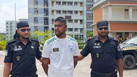 র‍্যাবের হাতে আটক আবদুল খালেক। সংগৃহীত ছবি