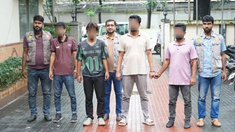 রাজধানীর যাত্রাবাড়ীতে ককটেল বিস্ফোরণের ঘটনায় গ্রেপ্তাররা। ছবি: সংগৃহীত