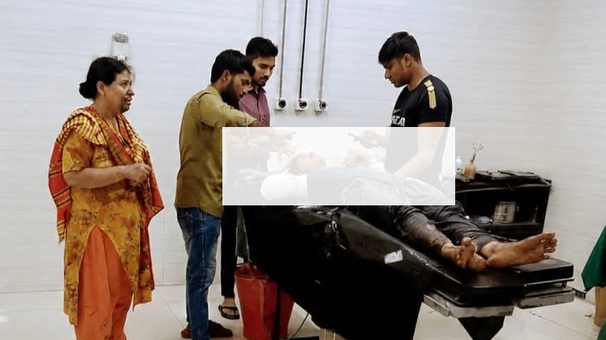 তিনজনকে কুপিয়ে জখমের পর থেকে অভিযুক্ত সায়ন পলাতক। ছবি: সংগৃহীত