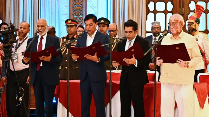 মন্ত্রী হিসেবে শপথ নেন ড. আবদুল মঈন খান, আন্দালিব রহমান পার্থ, সাচিং প্রু জেরী ও রশিদুজ্জামান মিল্লাত। ছবি: সংগৃহীত