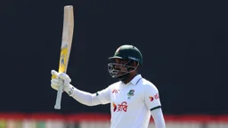 বাংলাদেশের রানের চাপায় অস্ট্রেলিয়া, লিড ২০০ ছাড়াল